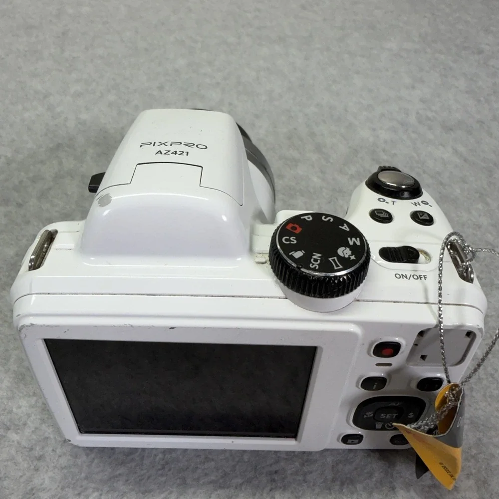 Kodak AZ421 PIXPRO 16MP Digital Camera with Wide Angle 42X White FOR PARTS